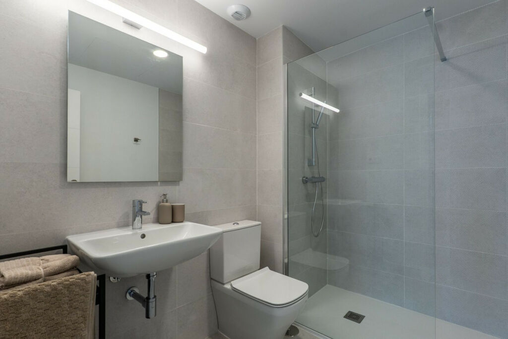 Middle Floor Apartment Estepona Málaga - image 13