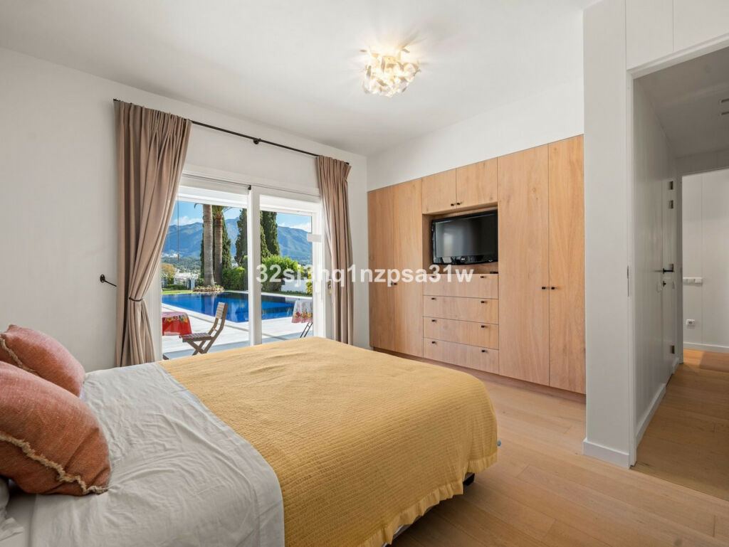 Detached Villa Nueva Andalucía Málaga - image 13