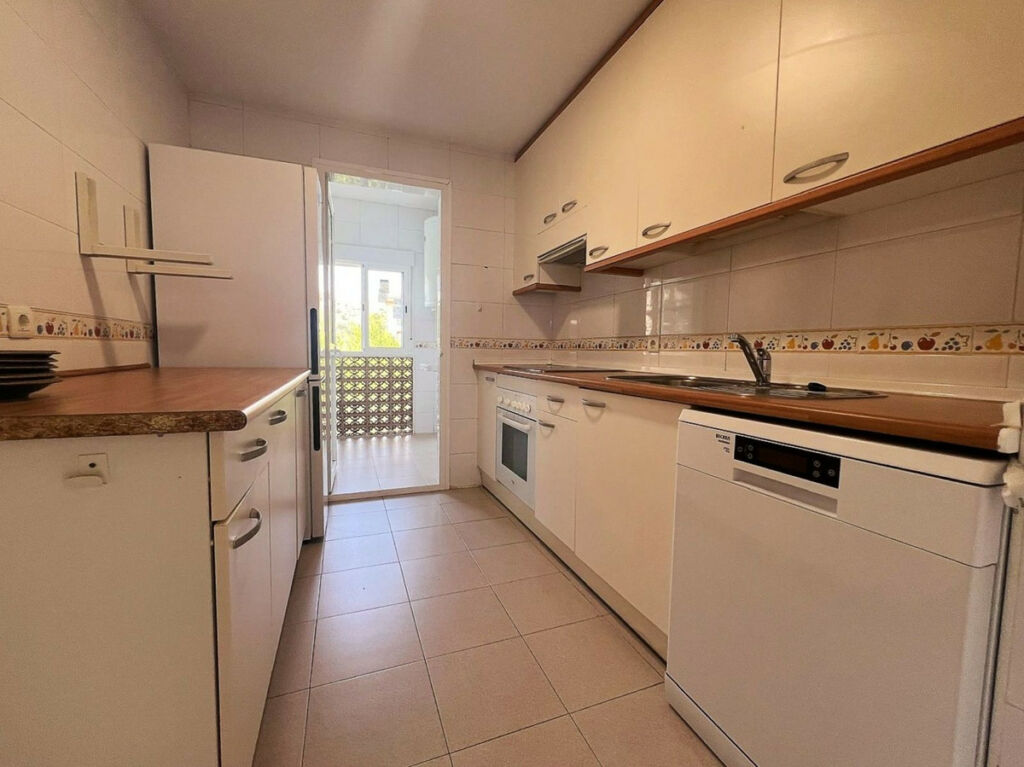 Middle Floor Apartment Calahonda Málaga - image 13