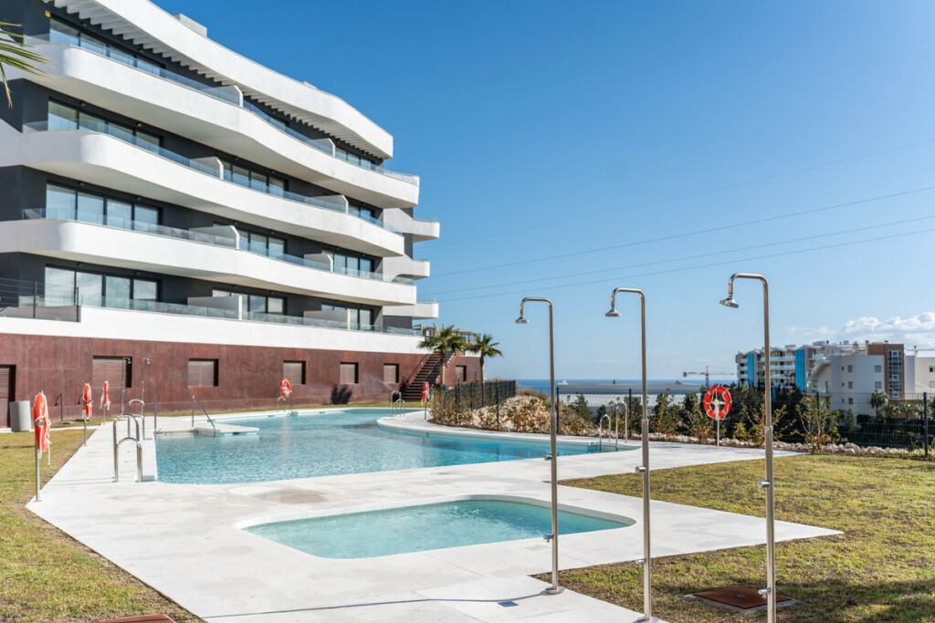 Middle Floor Apartment Fuengirola Málaga - image 13