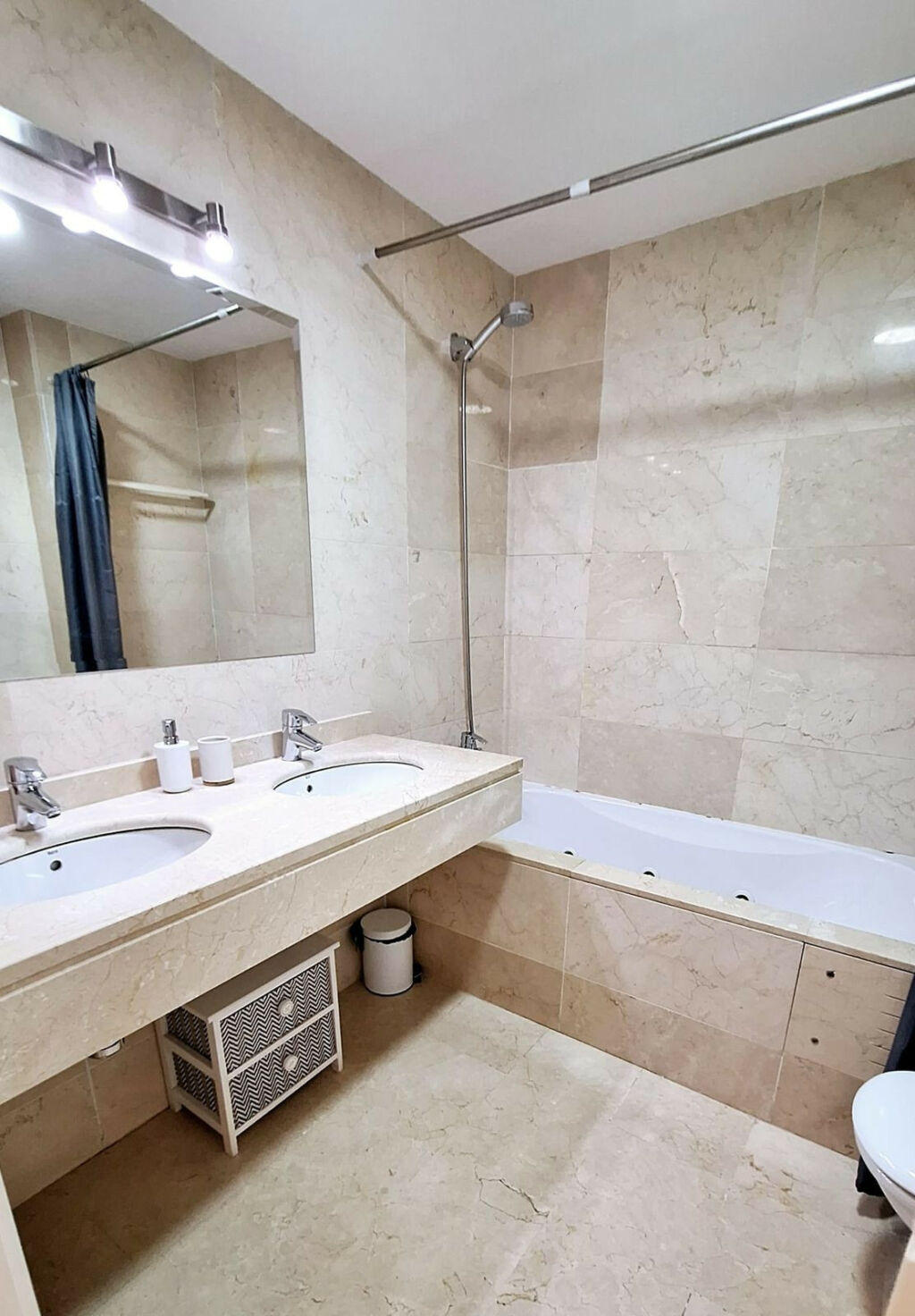 Middle Floor Apartment Doña Julia Málaga - image 12