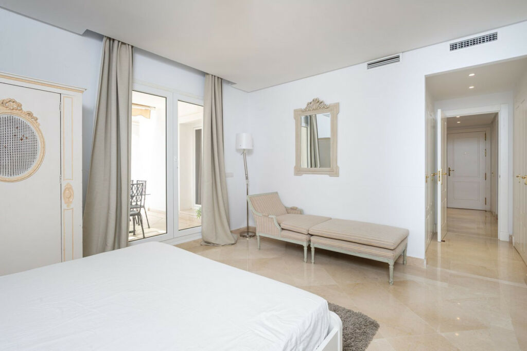Middle Floor Apartment Nueva Andalucía Málaga - image 13