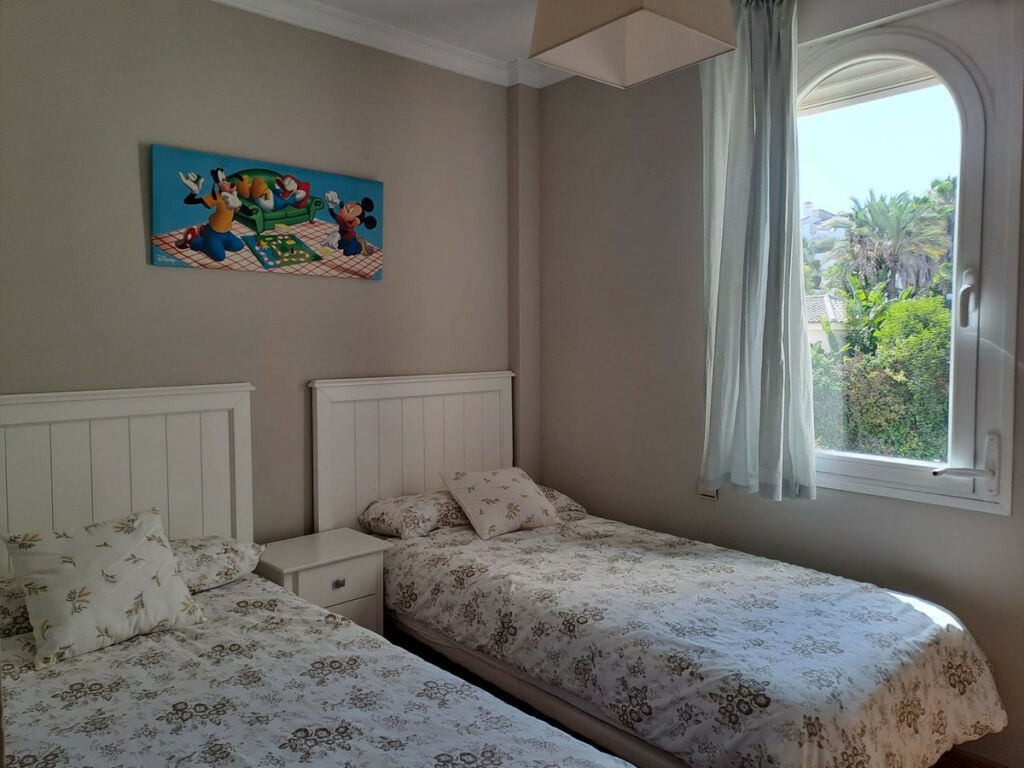 Middle Floor Apartment Estepona Málaga - image 15