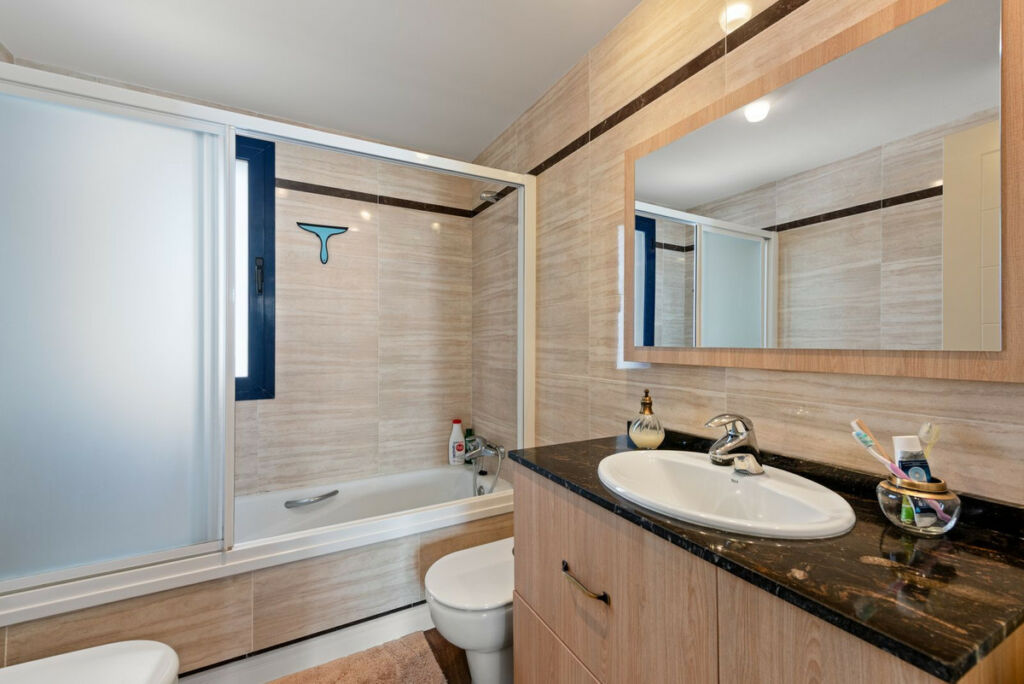 Middle Floor Apartment Estepona Málaga - image 15