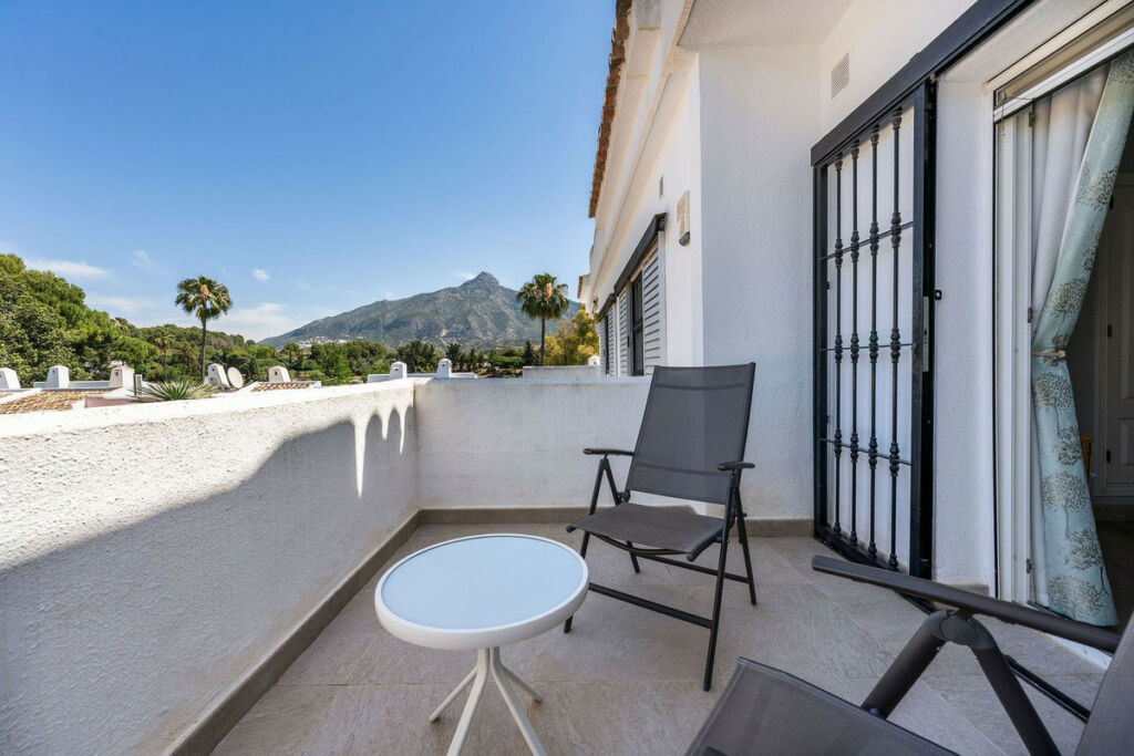 Townhouse Nueva Andalucía Málaga - image 14