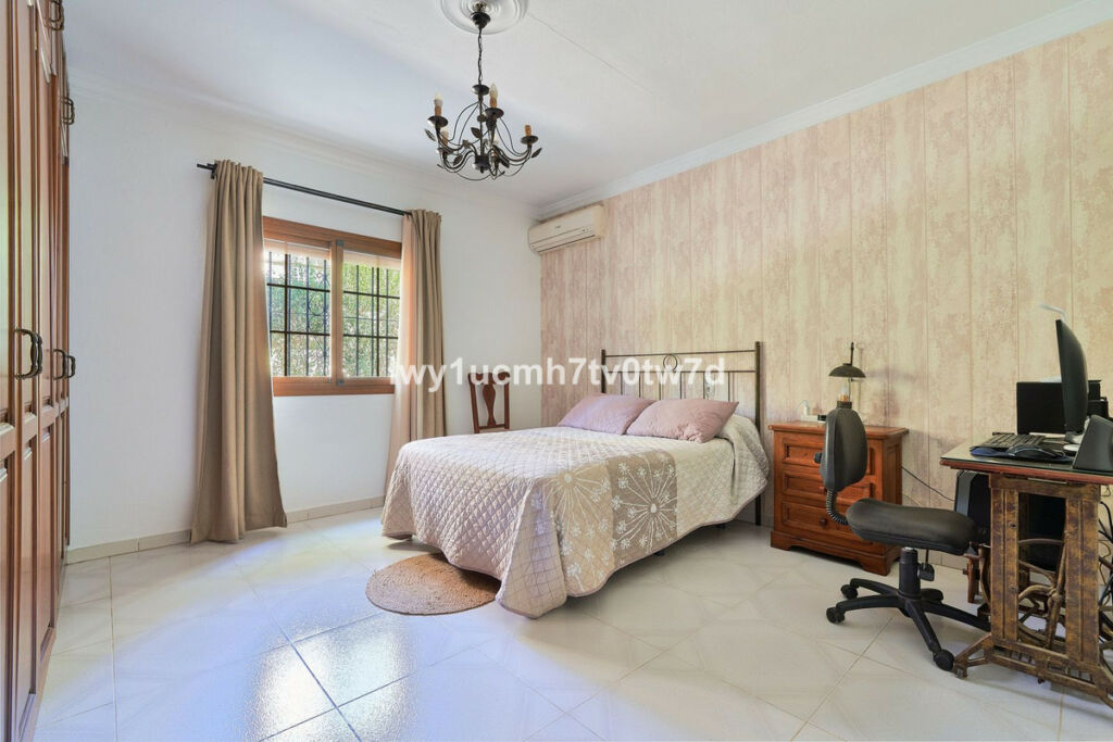 Detached Villa Alhaurín de la Torre Málaga - image 14