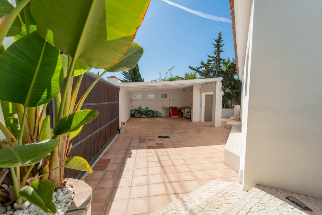 Detached Villa Marbesa Málaga - image 14