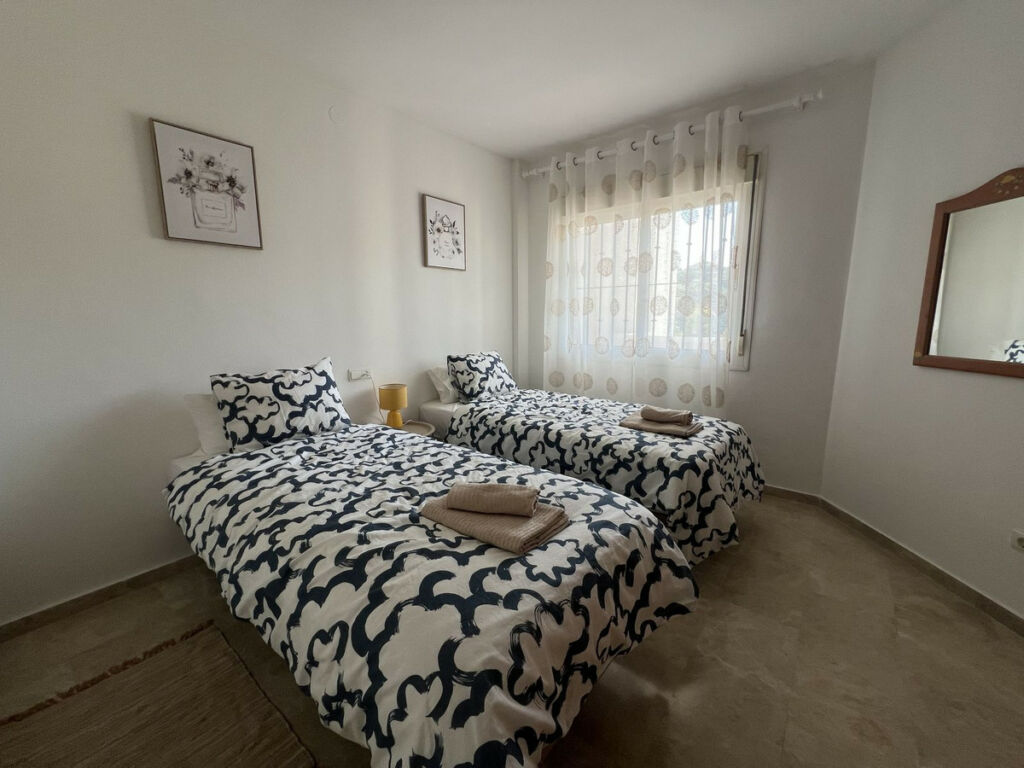 Middle Floor Apartment Calahonda Málaga - image 14