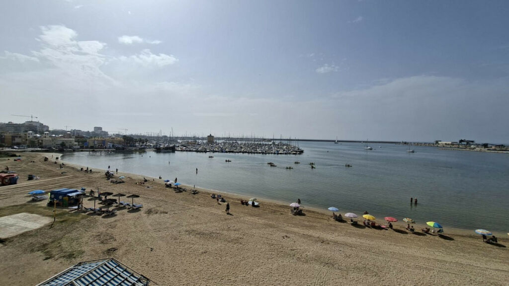 Middle Floor Apartment Torrevieja Alicante - image 14