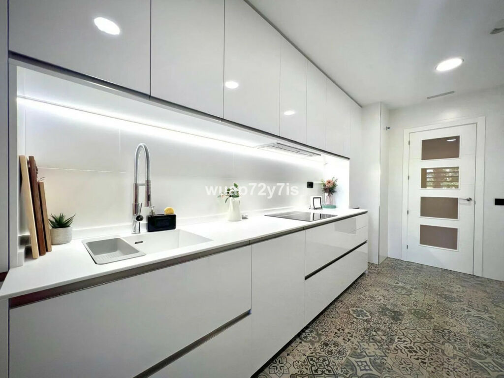 Middle Floor Apartment Estepona Málaga - image 14