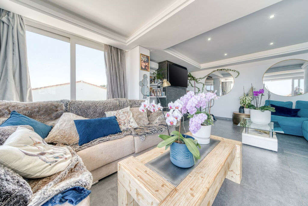 Detached Villa Estepona Málaga - image 13