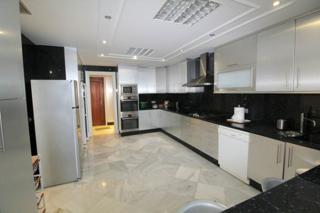 Ground Floor Apartment Puerto Banús Málaga - image 14