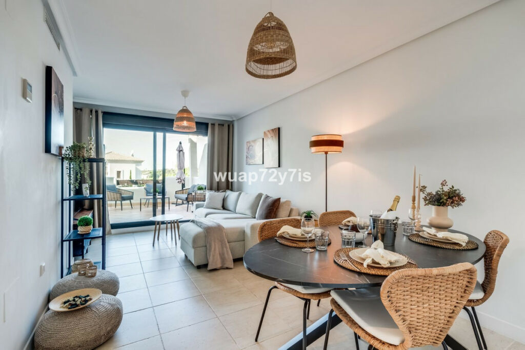 Middle Floor Apartment Selwo Málaga - image 6