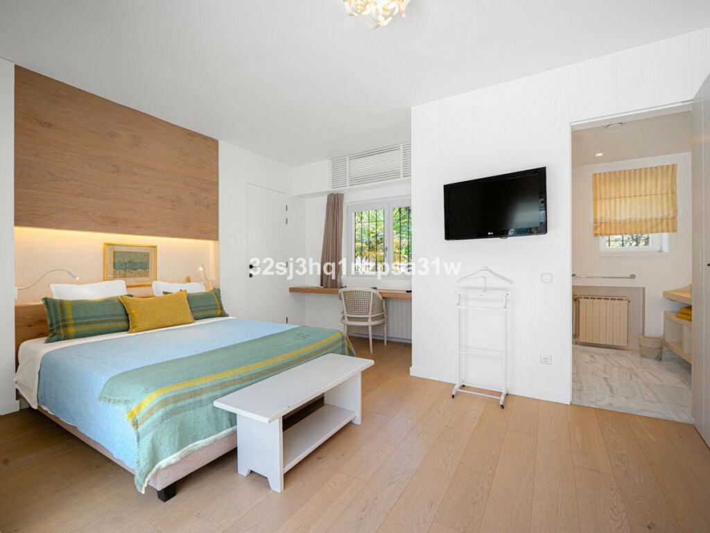 Detached Villa Nueva Andalucía Málaga - image 14