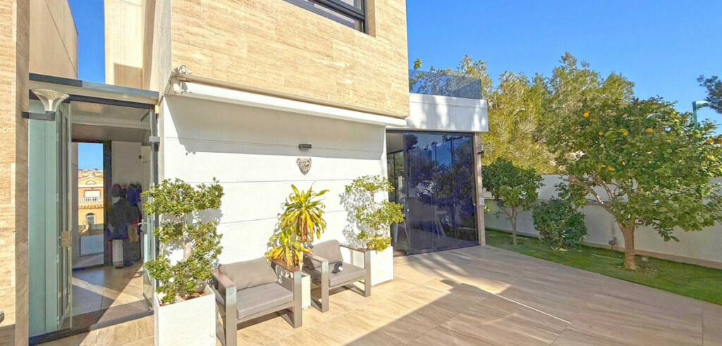 Detached Villa Villamartin Alicante - image 14