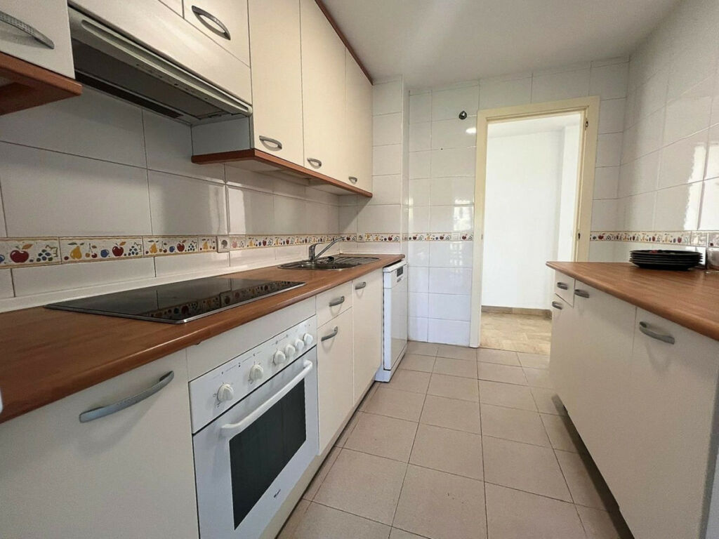Middle Floor Apartment Calahonda Málaga - image 14