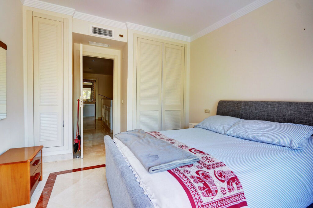 Semi-Detached House Riviera del Sol Málaga - image 14