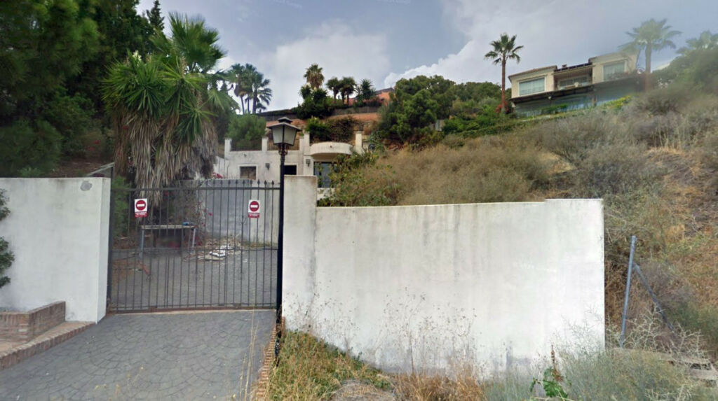 Detached Villa Estepona Málaga - image 14