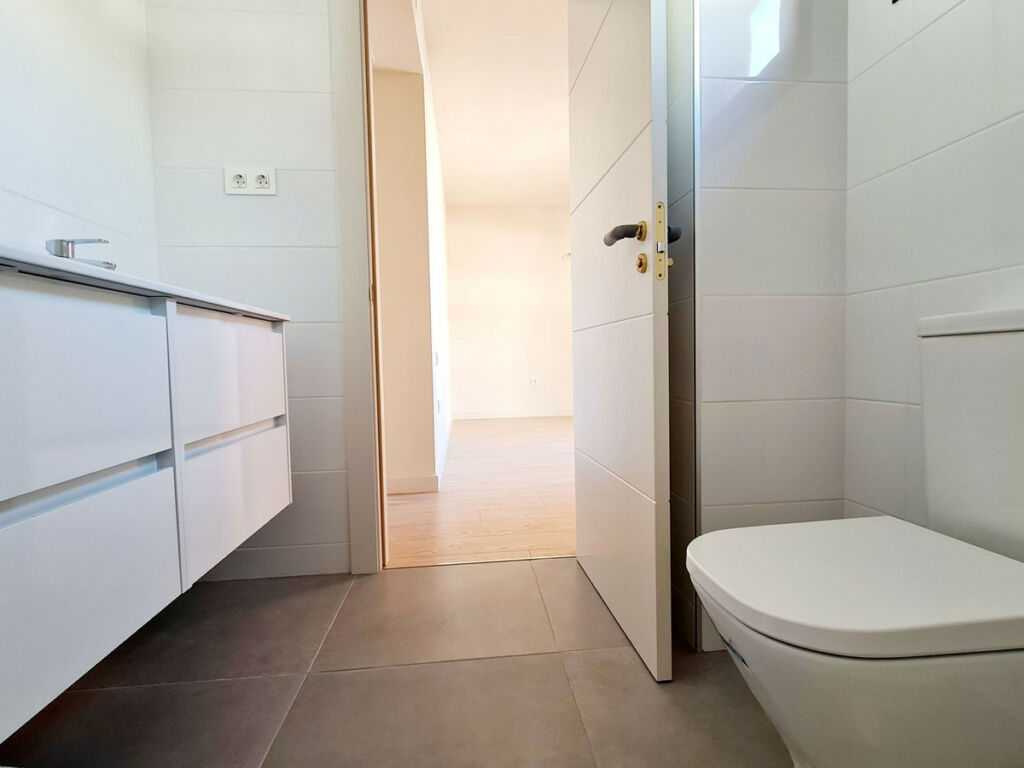 Middle Floor Apartment Benalmadena Málaga - image 11