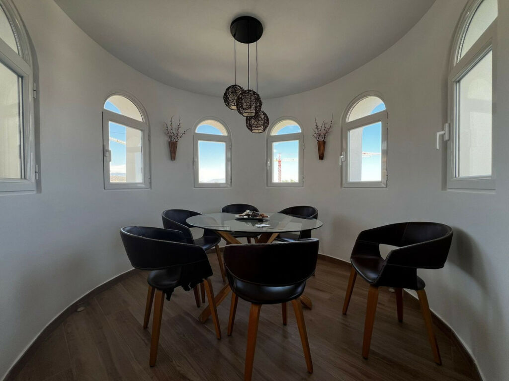 Detached Villa Estepona Málaga - image 14