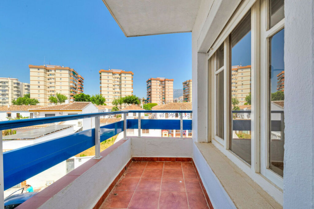 Middle Floor Apartment Fuengirola Málaga - image 14