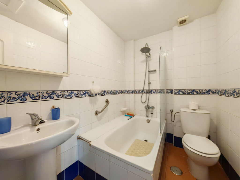 Middle Floor Apartment Elviria Málaga - image 14