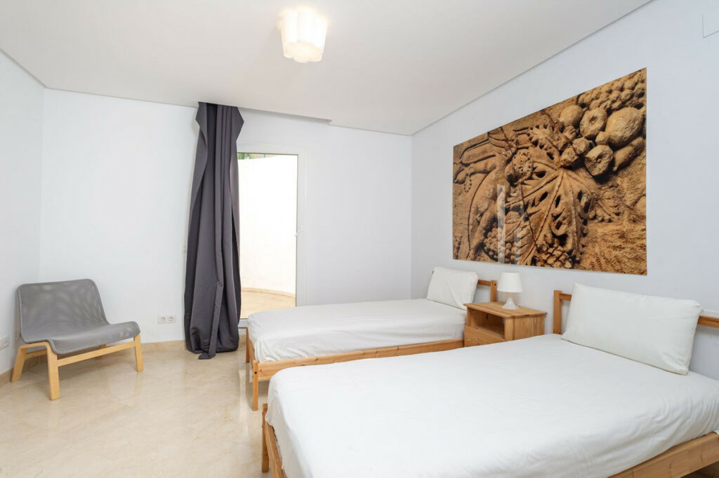 Middle Floor Apartment Nueva Andalucía Málaga - image 14