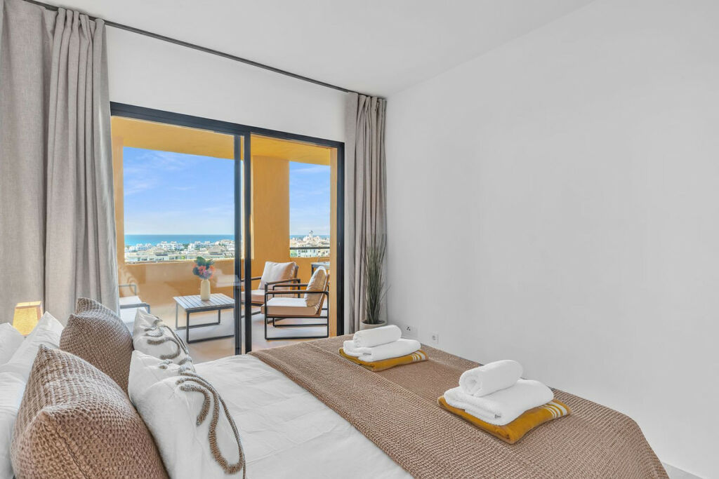 Middle Floor Apartment Estepona Málaga - image 14
