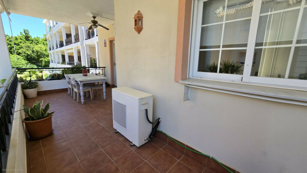 Middle Floor Apartment Aloha Málaga - image 14
