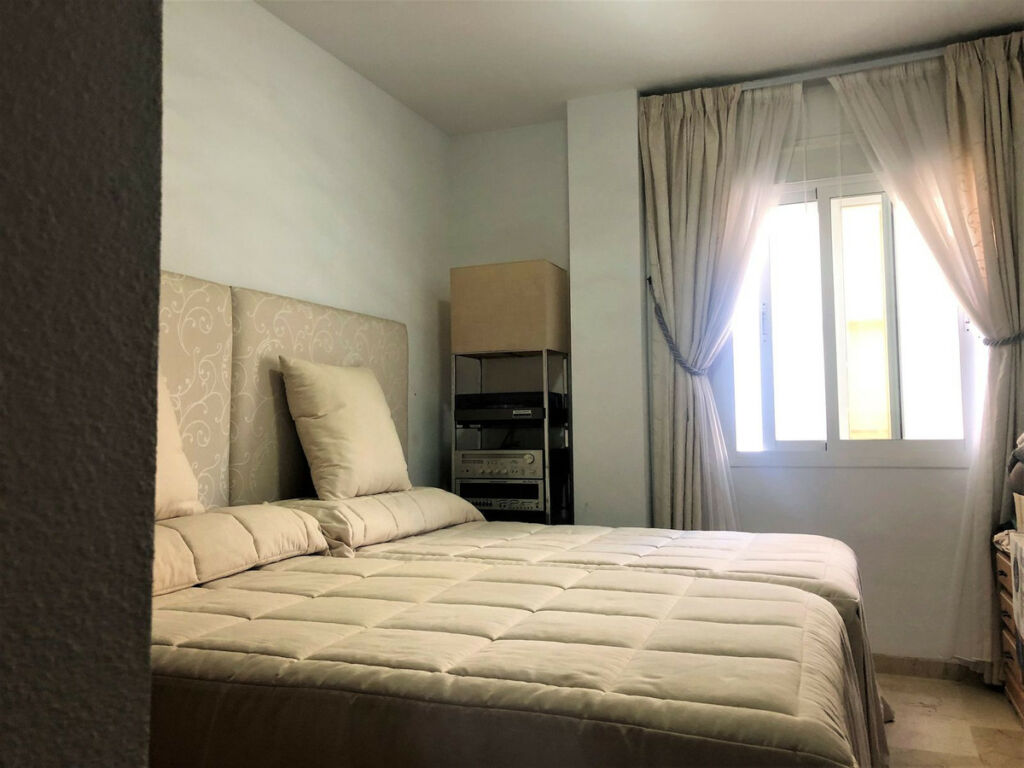 Middle Floor Apartment Fuengirola Málaga - image 14