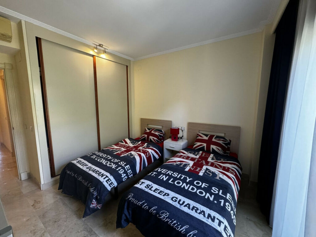 Middle Floor Apartment Estepona Málaga - image 13