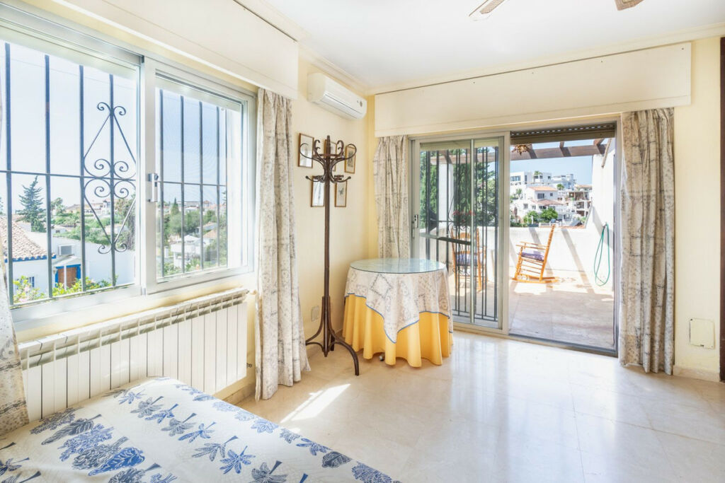 Detached Villa Nueva Andalucía Málaga - image 14