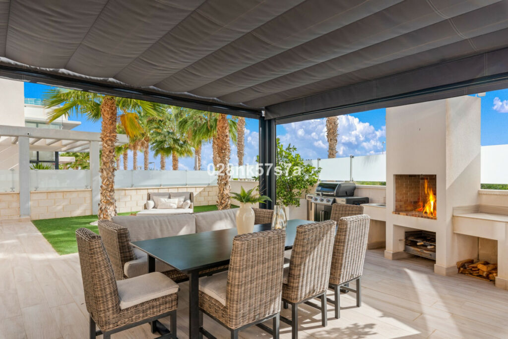 Detached Villa Lomas de Cabo Roig Alicante - image 14