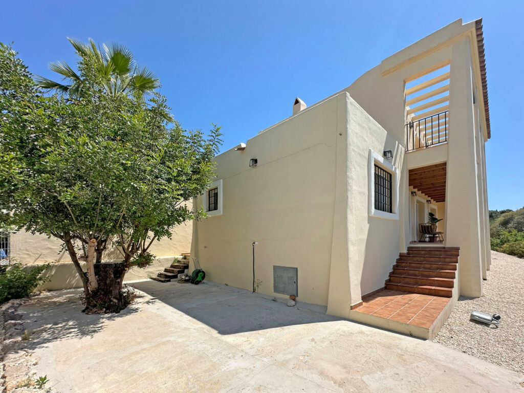 Detached Villa Jalon Alicante - image 14