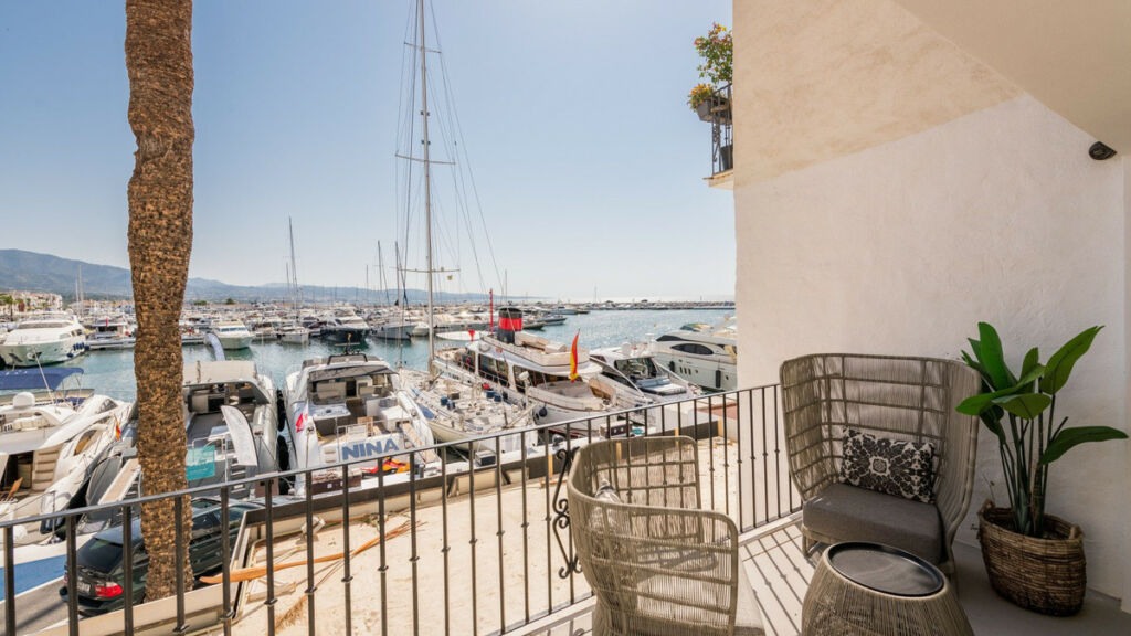 Middle Floor Apartment Puerto Banús Málaga - image 14