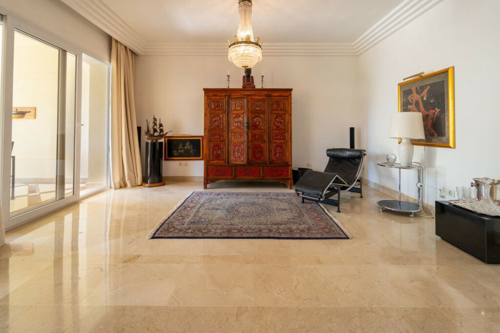 Middle Floor Apartment Nueva Andalucía Málaga - image 14