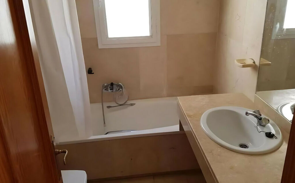 Middle Floor Apartment Estepona Málaga - image 15
