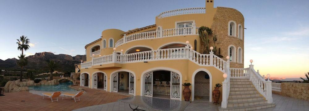 Detached Villa La Nucia Alicante - image 3