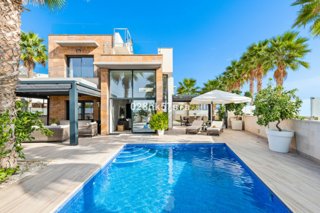 Detached Villa Lomas de Cabo Roig Alicante - image 15