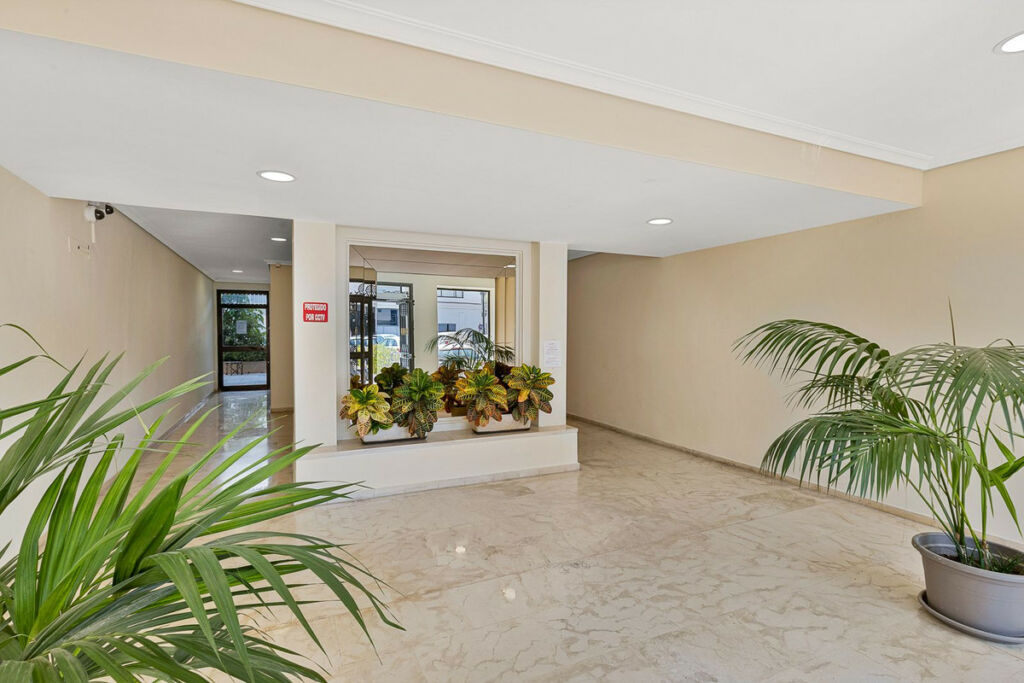 Middle Floor Apartment Nueva Andalucía Málaga - image 15