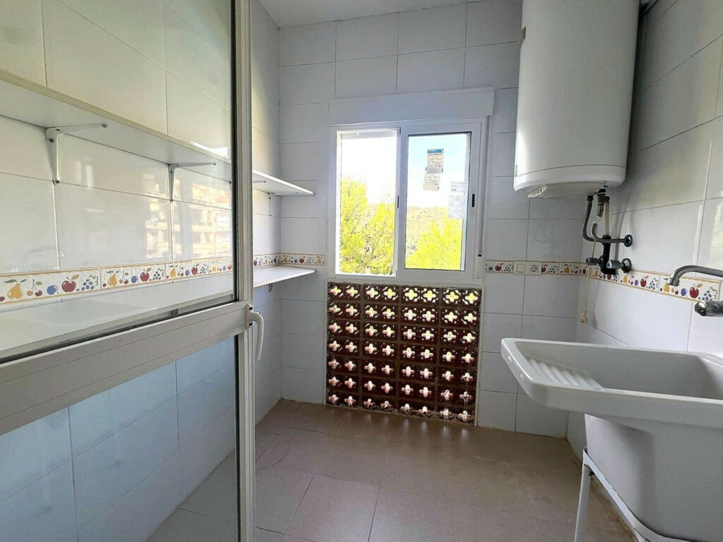 Middle Floor Apartment Calahonda Málaga - image 15