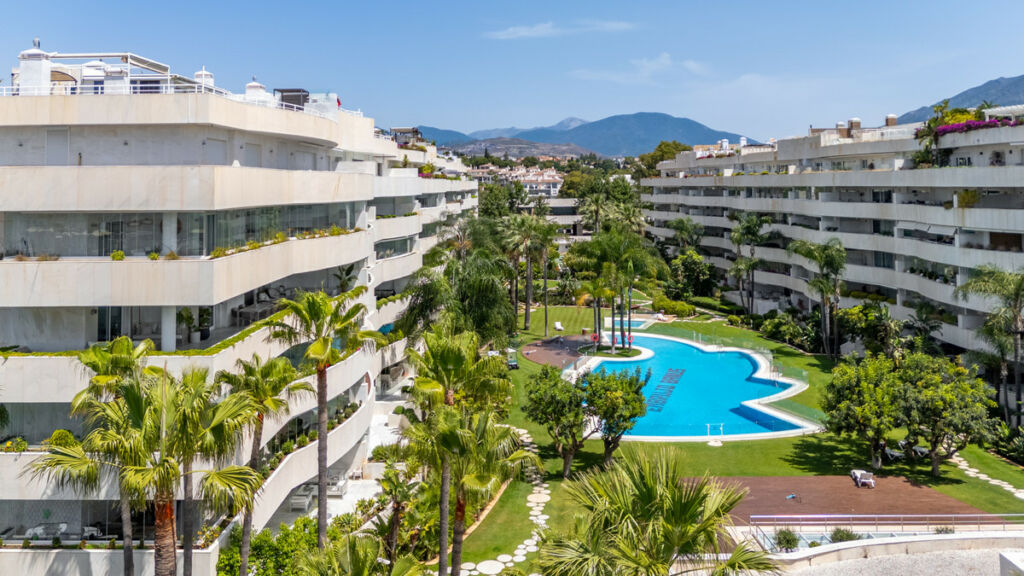 Middle Floor Apartment Puerto Banús Málaga - image 27