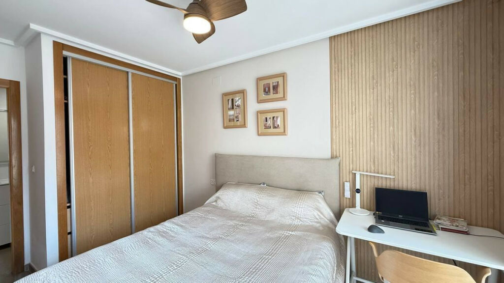 Middle Floor Apartment Torrevieja Alicante - image 15