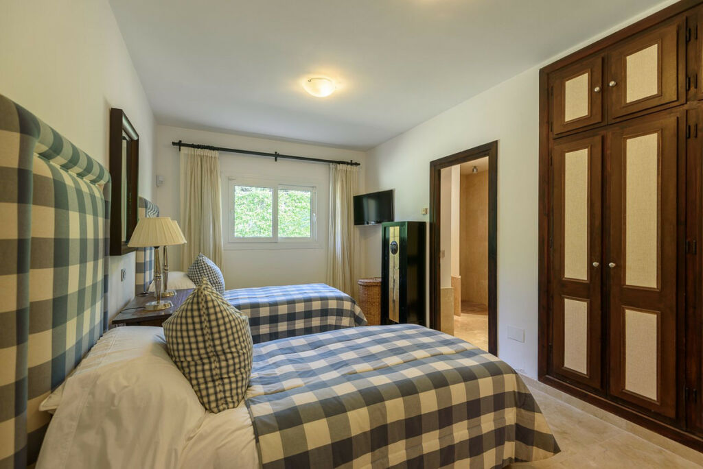 Detached Villa Los Monteros Málaga - image 15