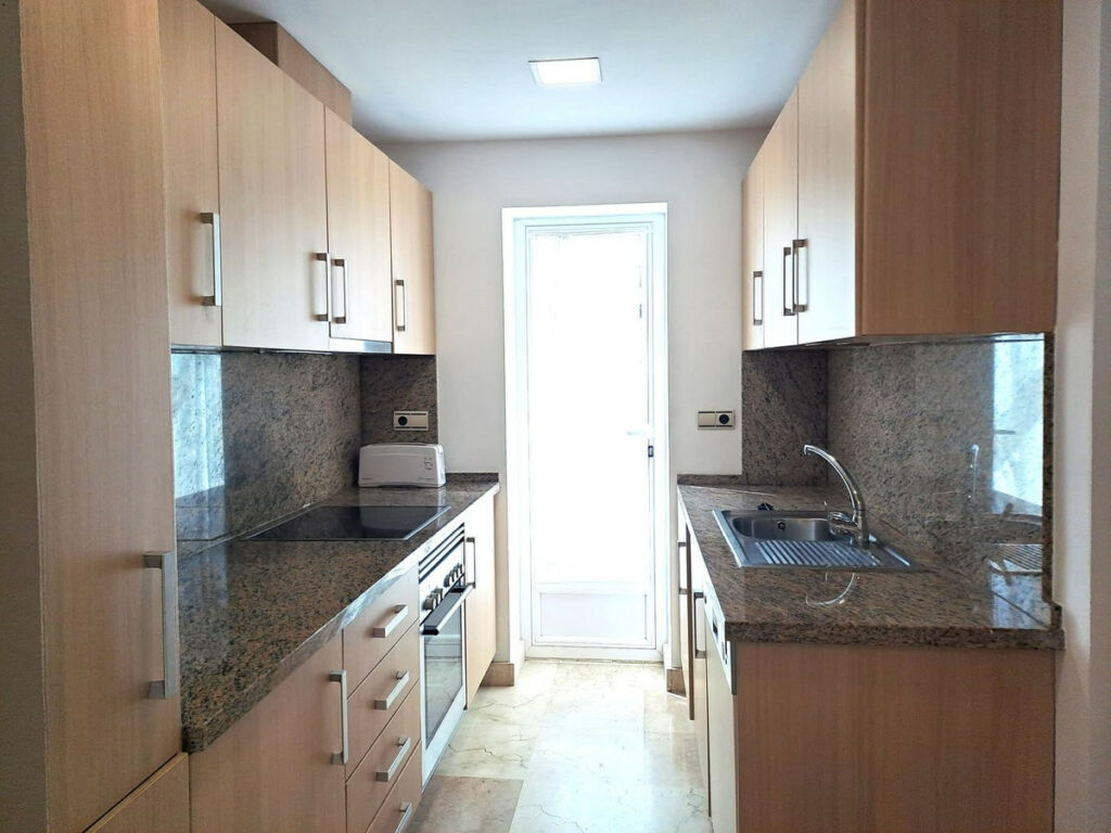 Middle Floor Apartment Estepona Málaga - image 17