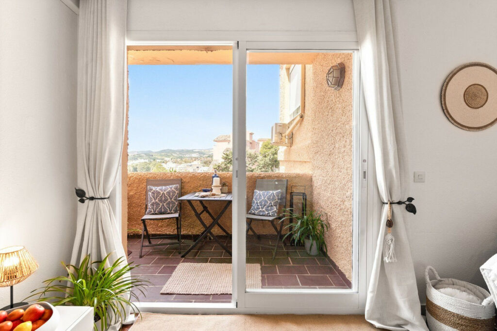 Middle Floor Apartment Estepona Málaga - image 15
