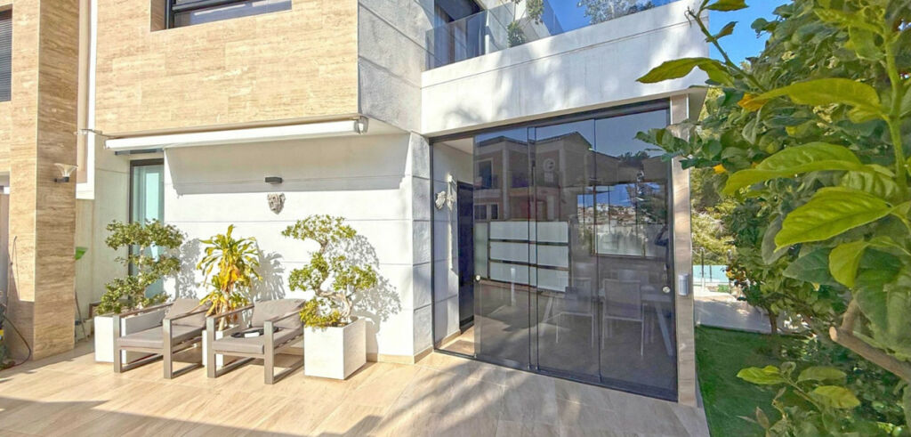 Detached Villa Villamartin Alicante - image 15