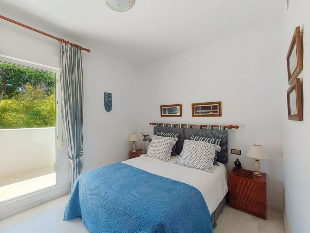 Middle Floor Apartment The Golden Mile Málaga - image 15