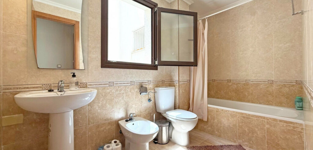 Middle Floor Apartment Torrevieja Alicante - image 15