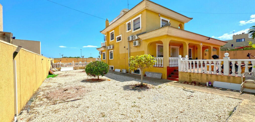 Detached Villa Torrevieja Alicante - image 15